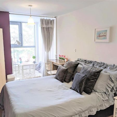 Large 3 Bedrooms In Liverpool City Centre, Free Parking Bagian luar foto