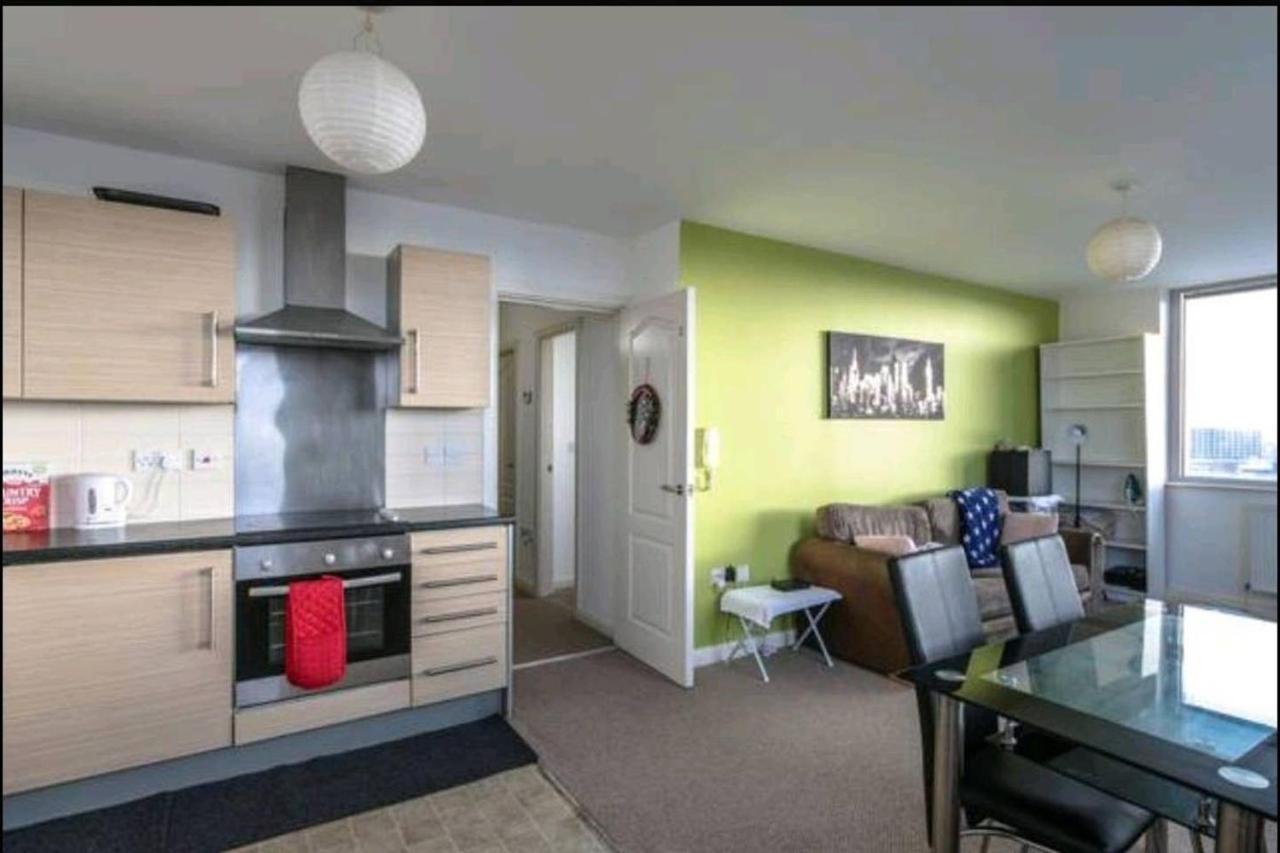 Large 3 Bedrooms In Liverpool City Centre, Free Parking Bagian luar foto