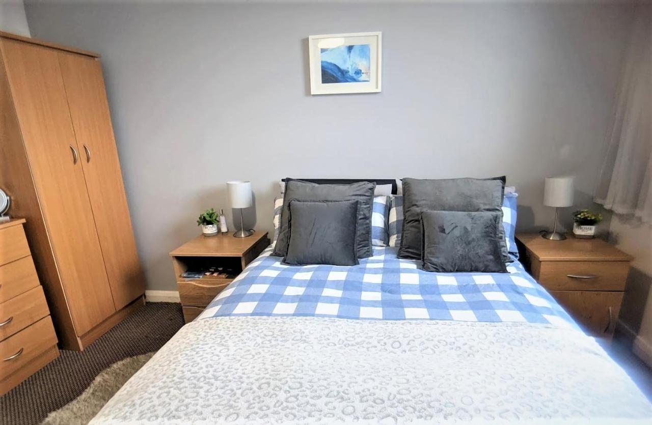 Large 3 Bedrooms In Liverpool City Centre, Free Parking Bagian luar foto