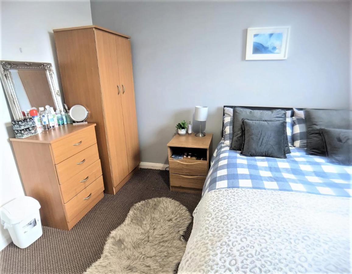 Large 3 Bedrooms In Liverpool City Centre, Free Parking Bagian luar foto