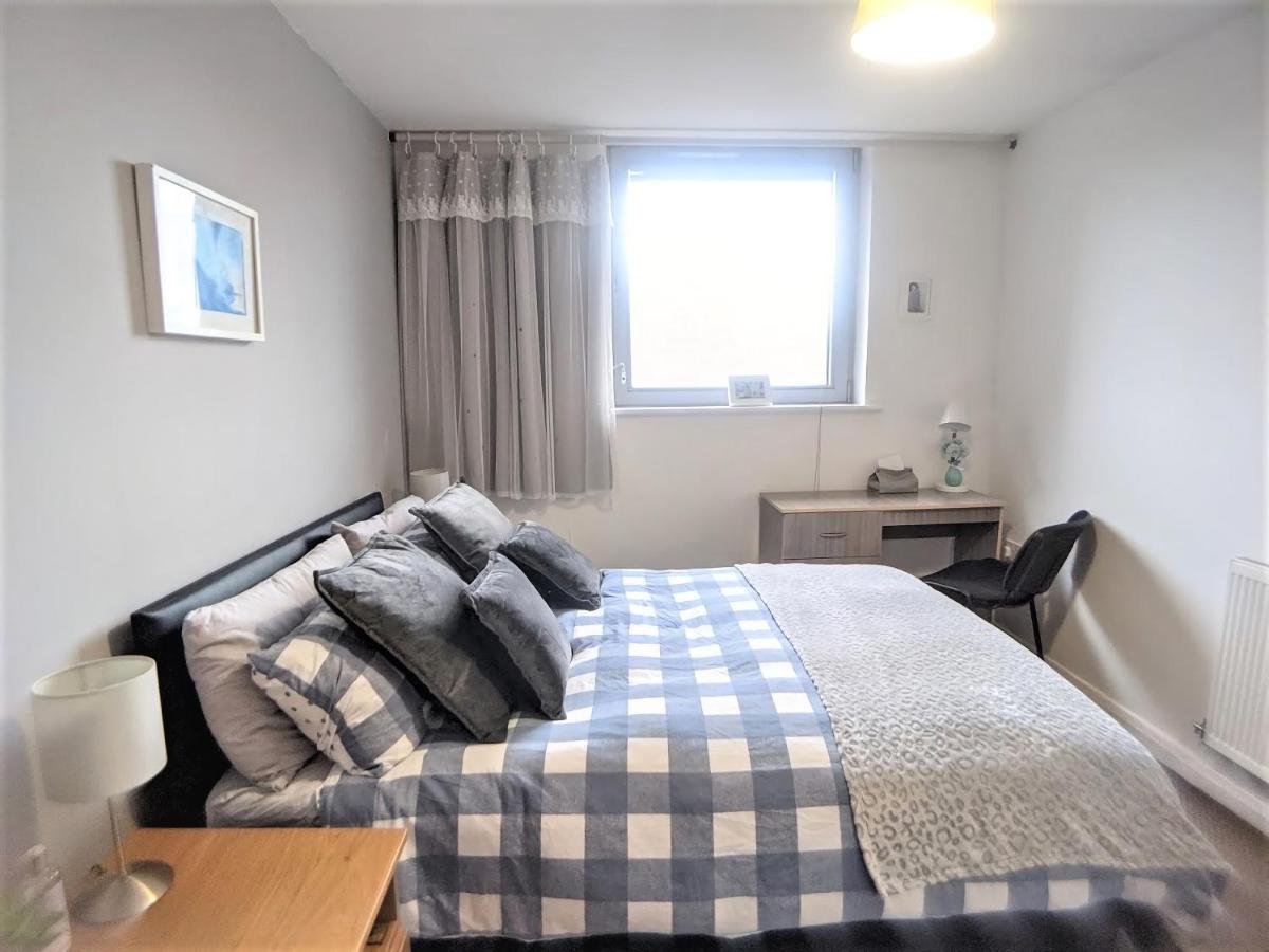 Large 3 Bedrooms In Liverpool City Centre, Free Parking Bagian luar foto