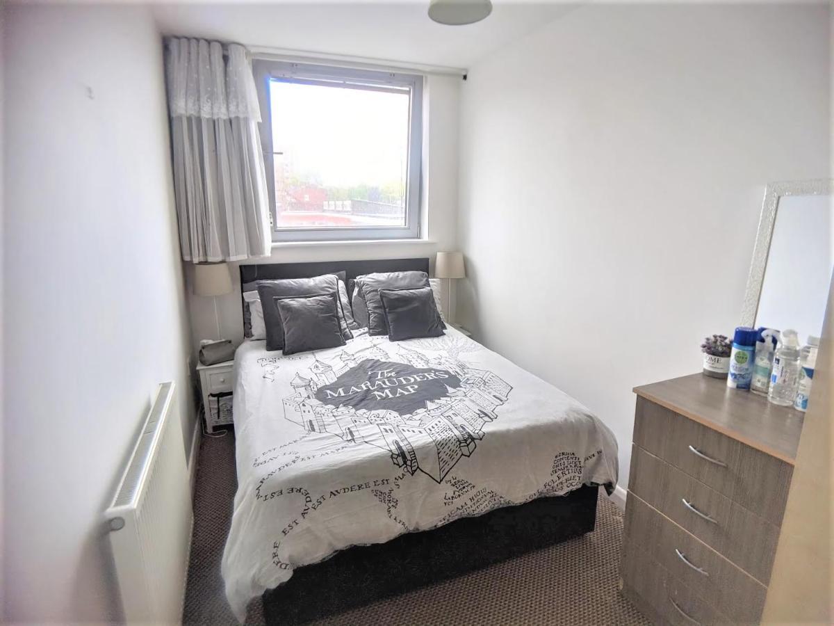 Large 3 Bedrooms In Liverpool City Centre, Free Parking Bagian luar foto