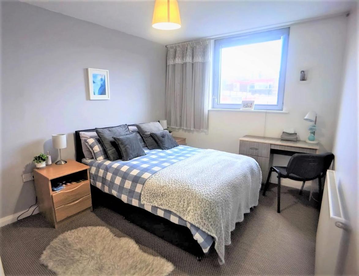 Large 3 Bedrooms In Liverpool City Centre, Free Parking Bagian luar foto
