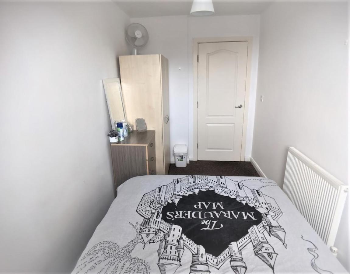 Large 3 Bedrooms In Liverpool City Centre, Free Parking Bagian luar foto