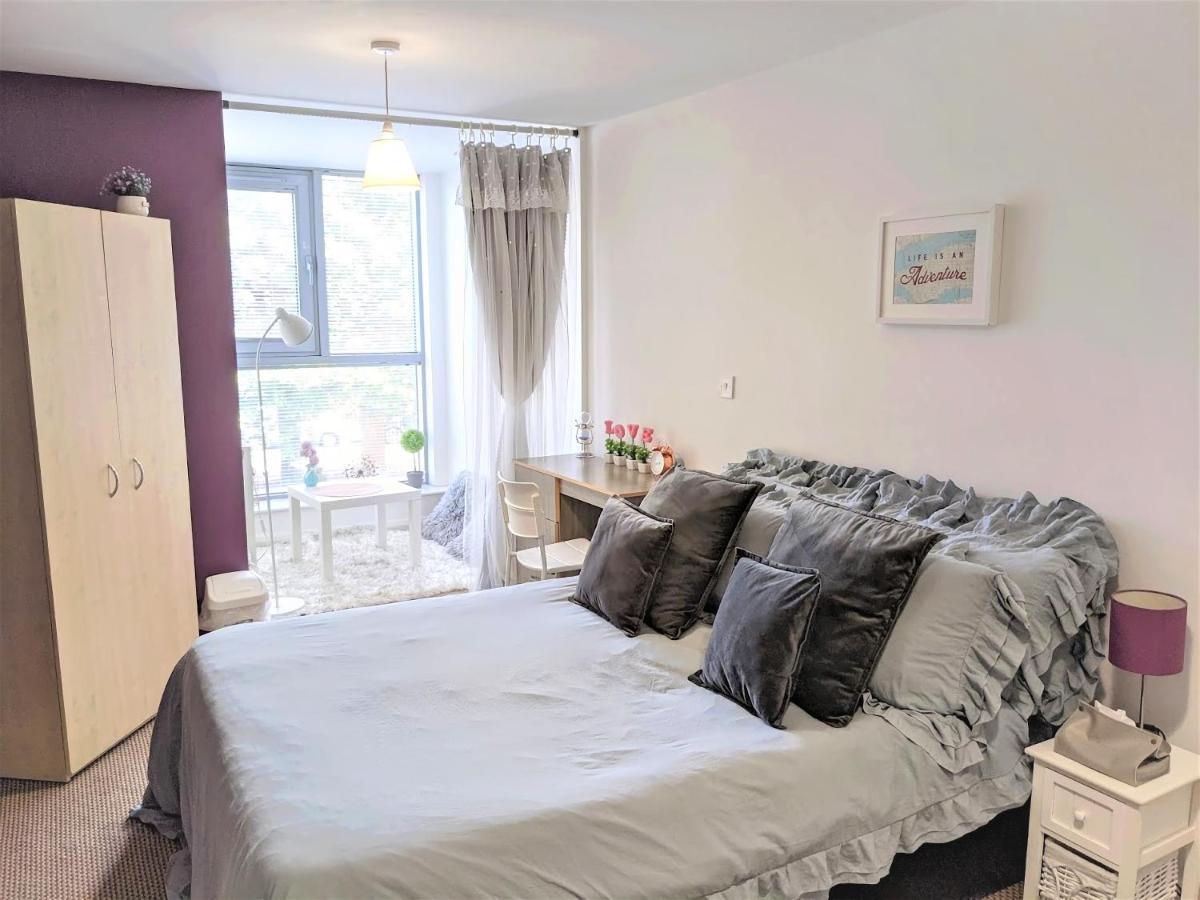 Large 3 Bedrooms In Liverpool City Centre, Free Parking Bagian luar foto